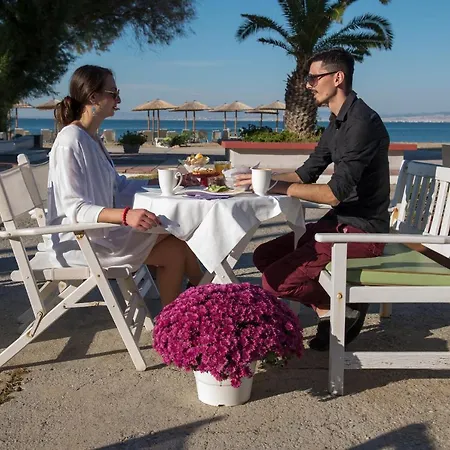 Pithari أغيا ترياس