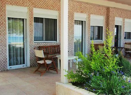 Pithari Hotel *