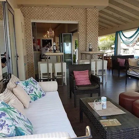 Pithari Hotel *